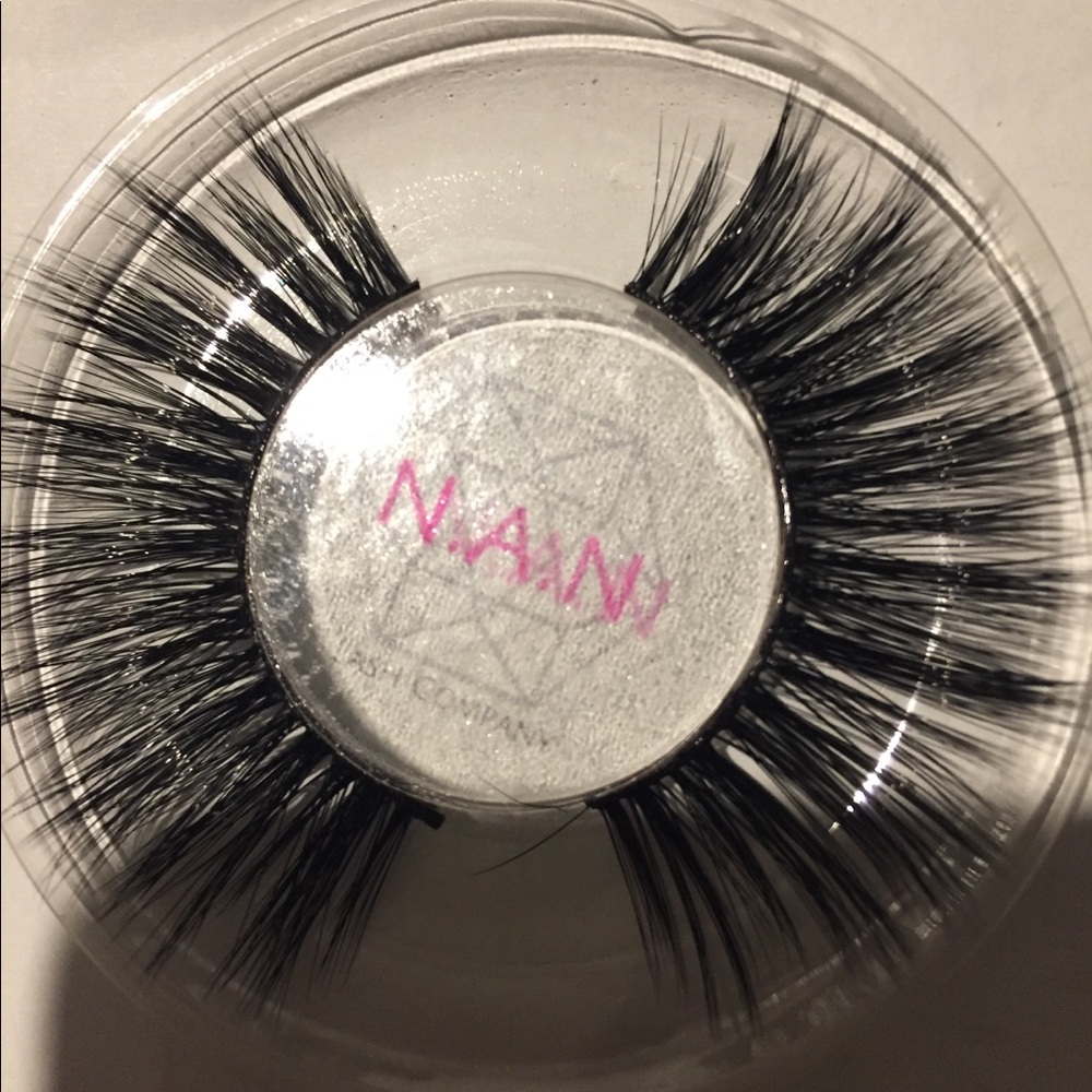 “Pretty” Mink eyelashes
